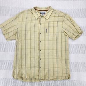 Columbia Short Sleeve Button Shirt Men's Size M Yellow Plaid Pocket Outdoors